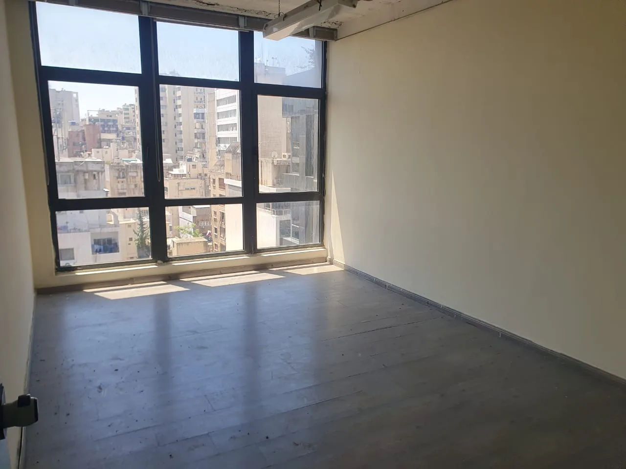 Office for rent in Hamra, Beirut, Lebanon — الصورة 4