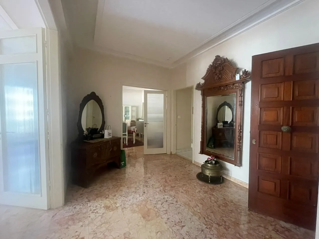 Apartment for Sale in Hamra, Ras Beirut — الصورة 4