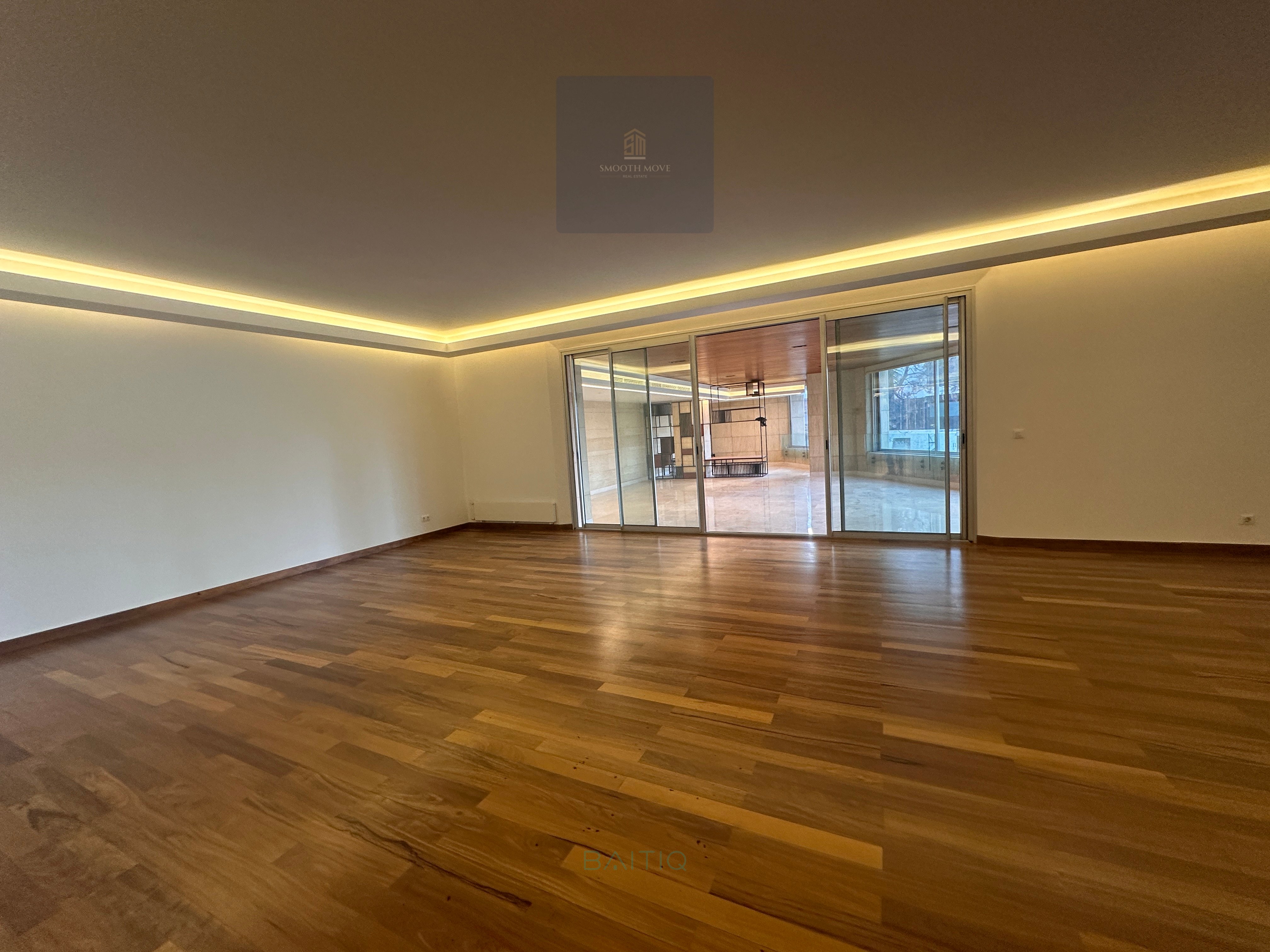 Huge Apartment With Private Garden for Sale in Jnah, Beirut — الصورة 8