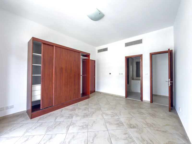 Prime Location, Apartment, Barton House 1 / 1 Barton House 1 in Arabic is commonly written as: