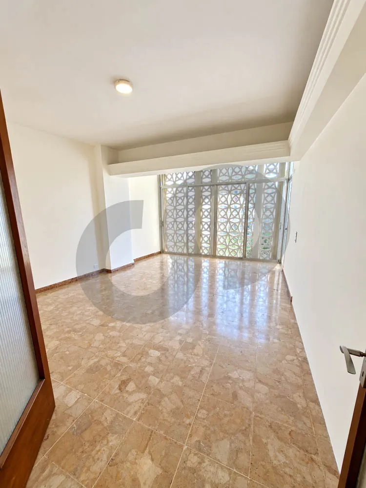 Spacious 350 sqm/high floor/ very well maintained building/RAS BEIRUT,BEIRUT — photo 3