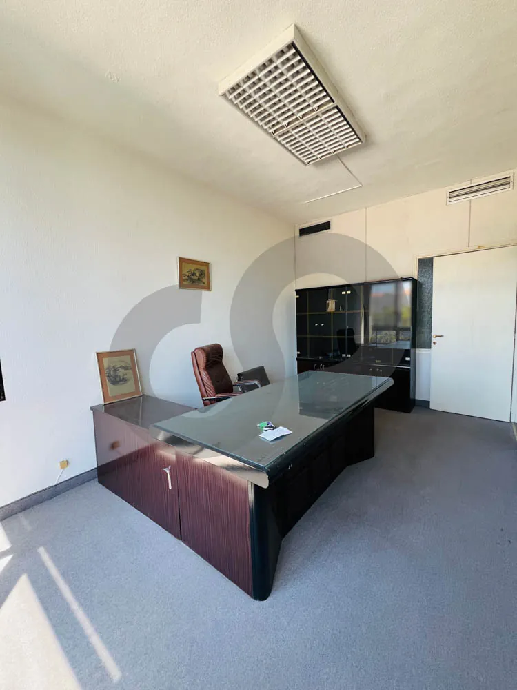 office /prime commercial location/ well-known building/JOUNIEH,KESEROUAN — الصورة 3