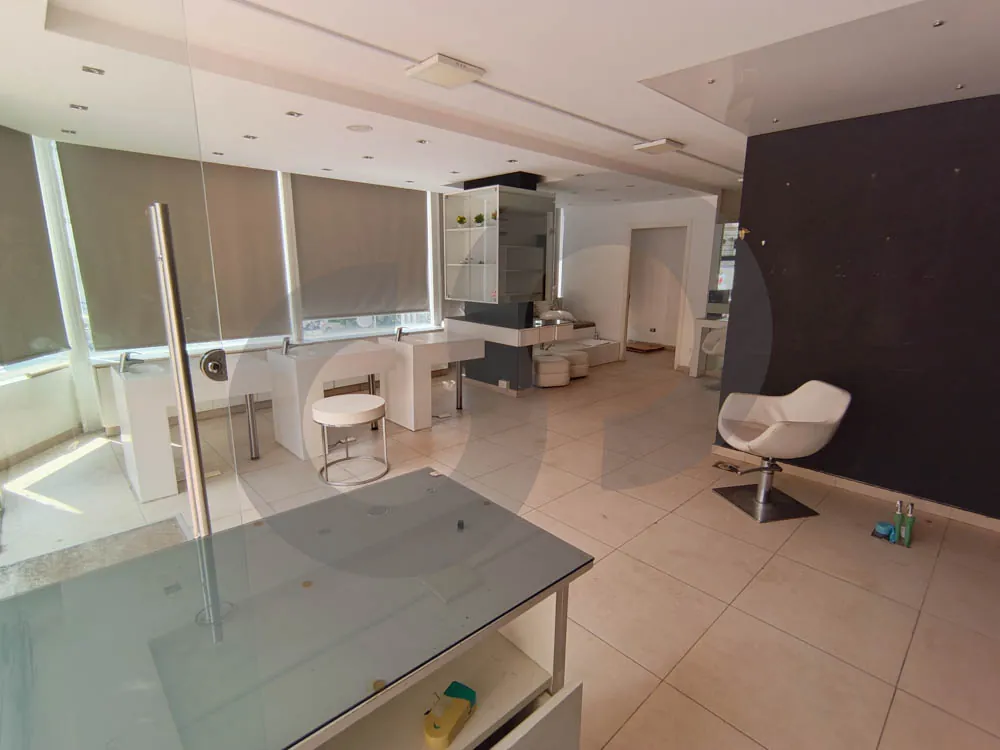 Commercial space/ visibility/high traffic area/zouk mikael,keserouan — الصورة 2