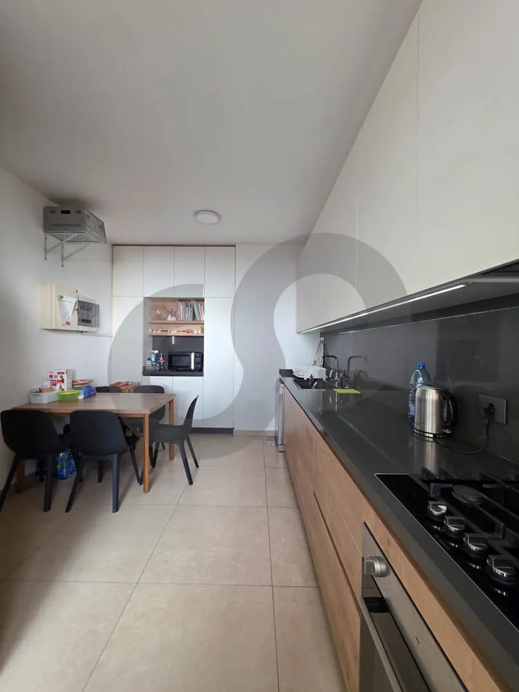 prime location/calm street/4-year-old building/easy access/GHAZIR,KESEROUAN — الصورة 2
