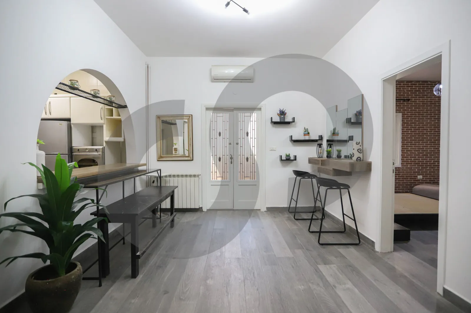 RENTAL DEAL IN Achrafieh,Beirut /well maintained building/FURNISHED/HOT DEAL — الصورة 2