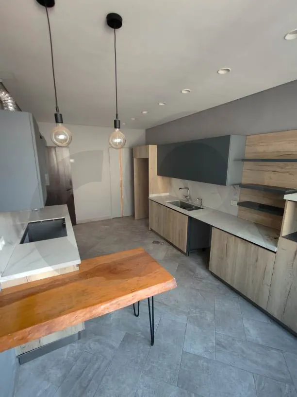 A modern apartment for sale/Open View/spacious layout/CARACAS-BEIRUT — الصورة 3
