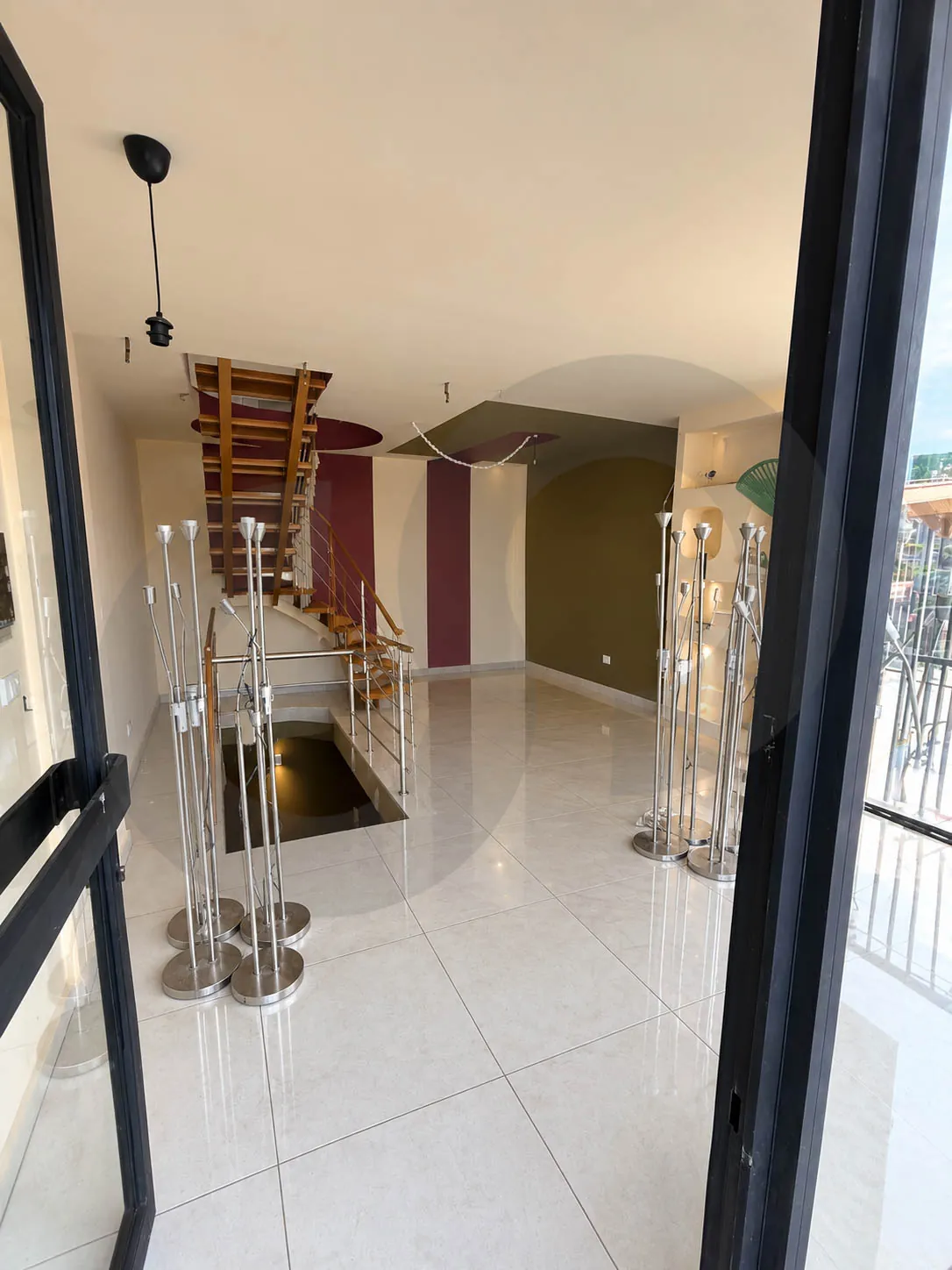 Shop for rent/Super prime highway location/Easy access/NAHR EL MOT-METN — photo 2
