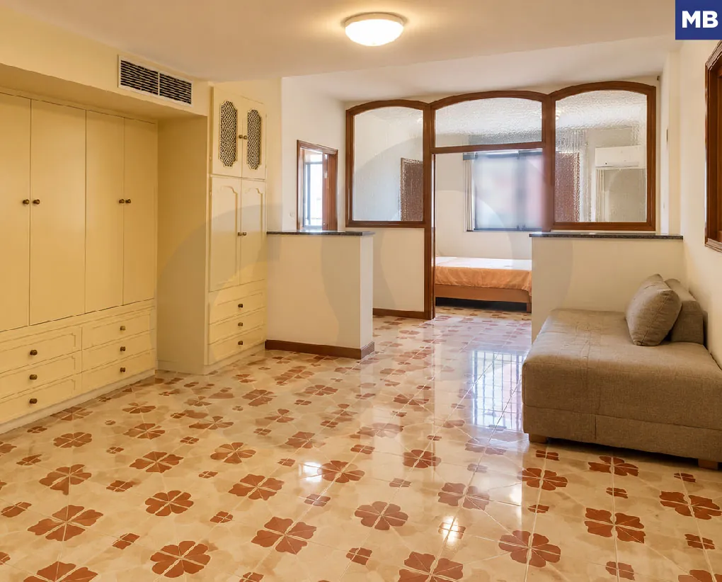 Multi-Room Office/functional layout/convenient access/ Mar Elias, Beirut — photo 1