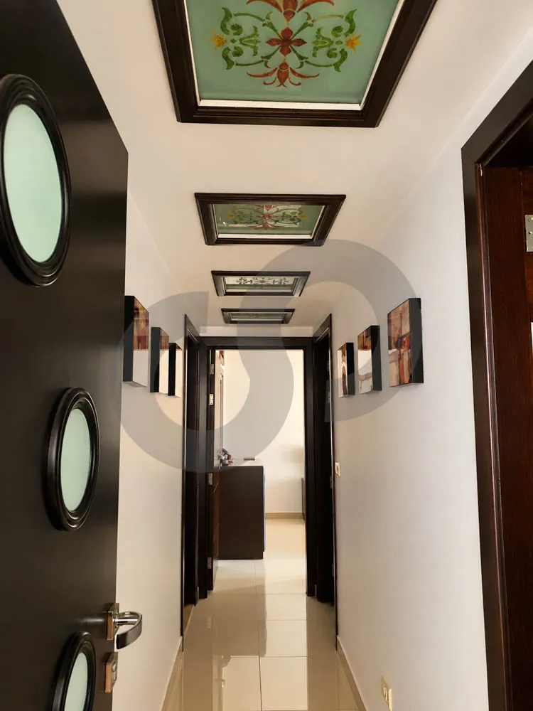 Spacious/last floor/well-maintained building/open view/Batrakieh, Beirut — الصورة 2