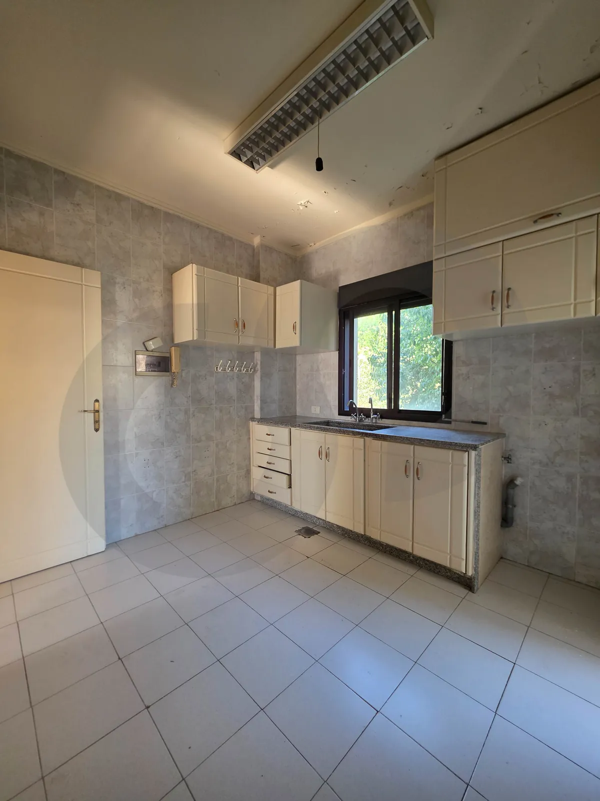 Well-maintained apartment for rent/Sea view/GHAZIR-KESEROUAN — الصورة 2