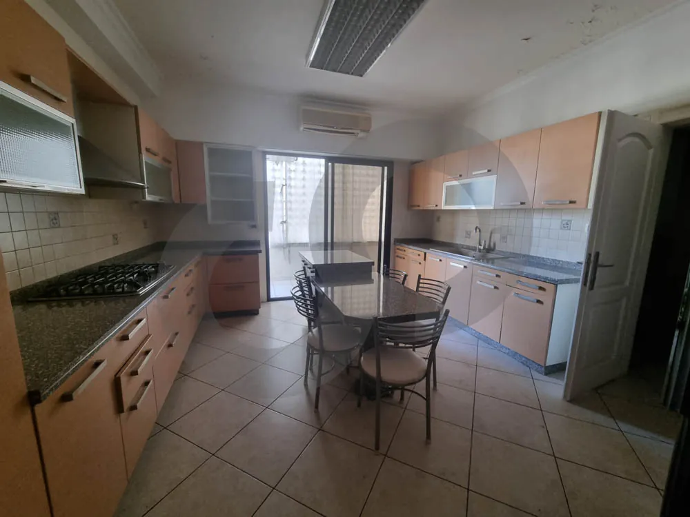 Spacious/prime location/bright interiors/well-designed /Ain El Tineh,BEIRUT — photo 3