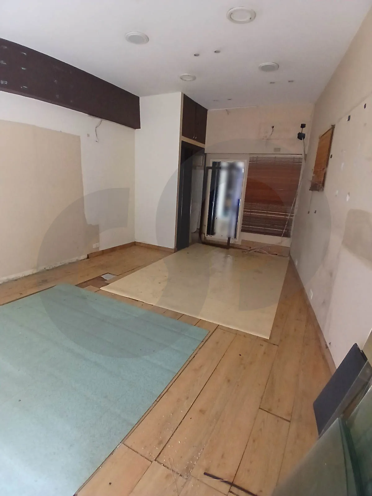 Shop for rent/Prime location /Well maintained building/TABARIS-BEIRUT — الصورة 3