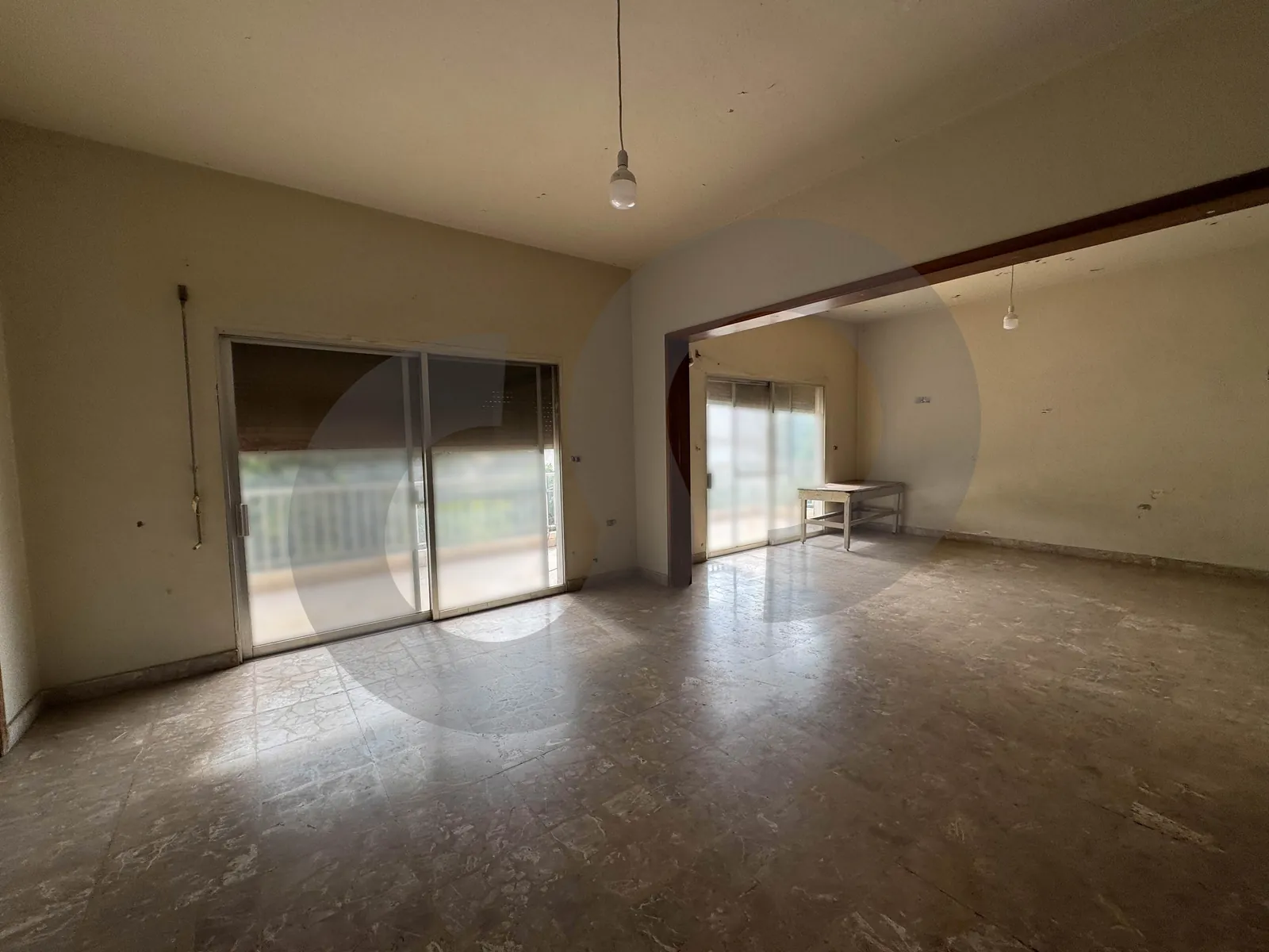 Located in the vibrant suburb of Bouchrieh, this well constructed building — الصورة 3