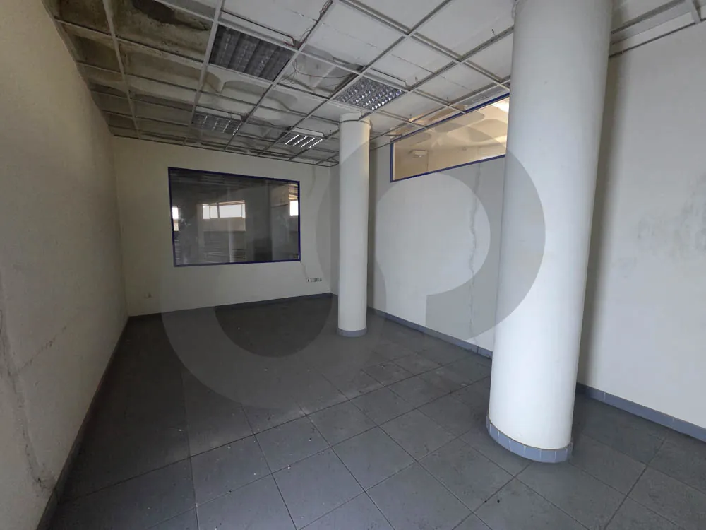warehouse/LARGE USABLE FLOOR AREA / GENERATOR ROOM/conference room/Private entrance /ZOUK MOSBEH,KESEROUAN — الصورة 2