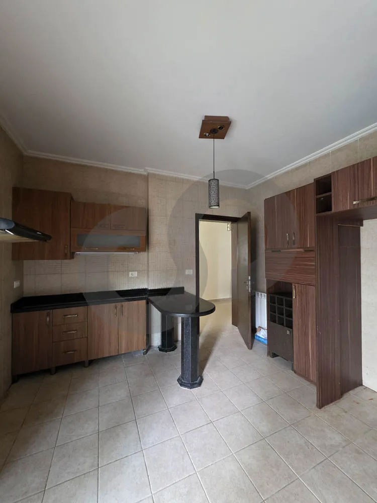 HOT DEAL/2nd floor/desirable/calm residential area/Jouret El Ballout,METN — الصورة 3