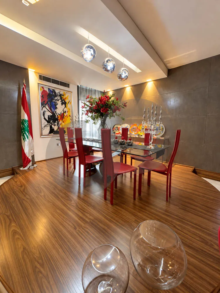 fully decorated/ duplex/panoramic view/ luxurious wood finishes/Haret Sakher,KESEROUAN — الصورة 2