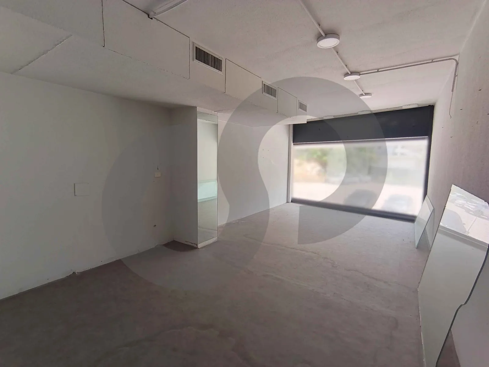 PRIME LOCATION/Shop for sale/KASLIK,KESEROUAN — الصورة 2