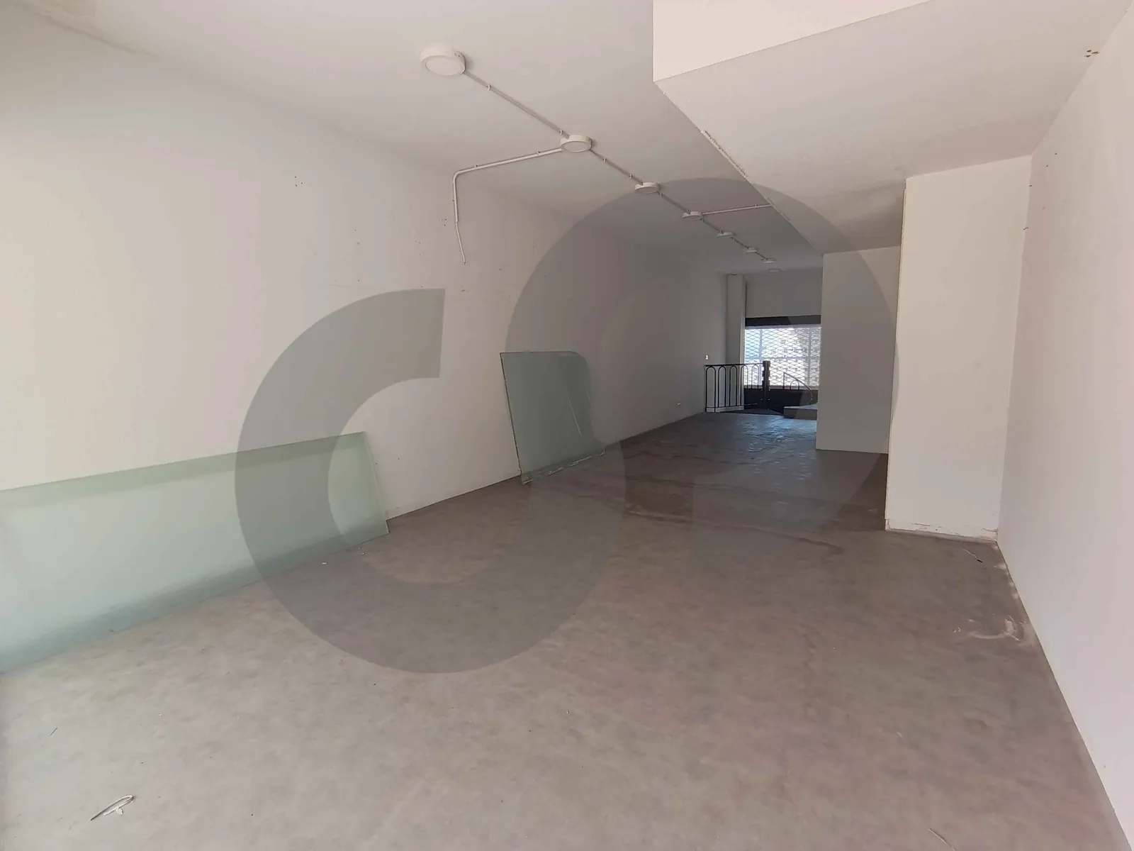 PRIME LOCATION/Shop for sale/KASLIK,KESEROUAN — الصورة 3