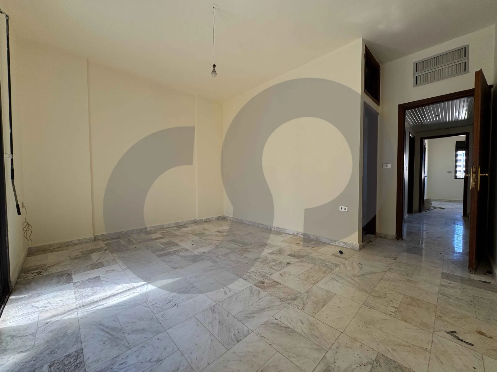 RENTAL DEAL/Convenient location close to shops IN AICHA BAKKAR,BEIRUT — الصورة 2