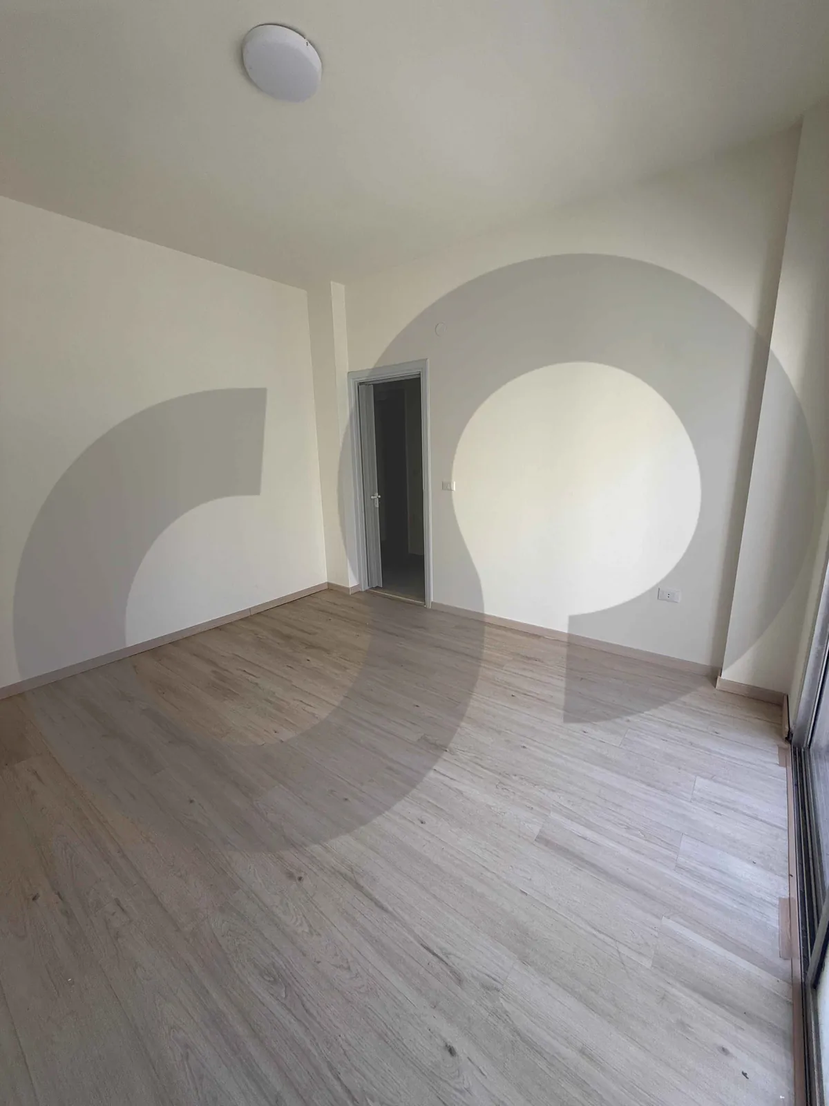 OFFICE FOR RENT/ most known street of Verdun,BEIRUT — الصورة 2