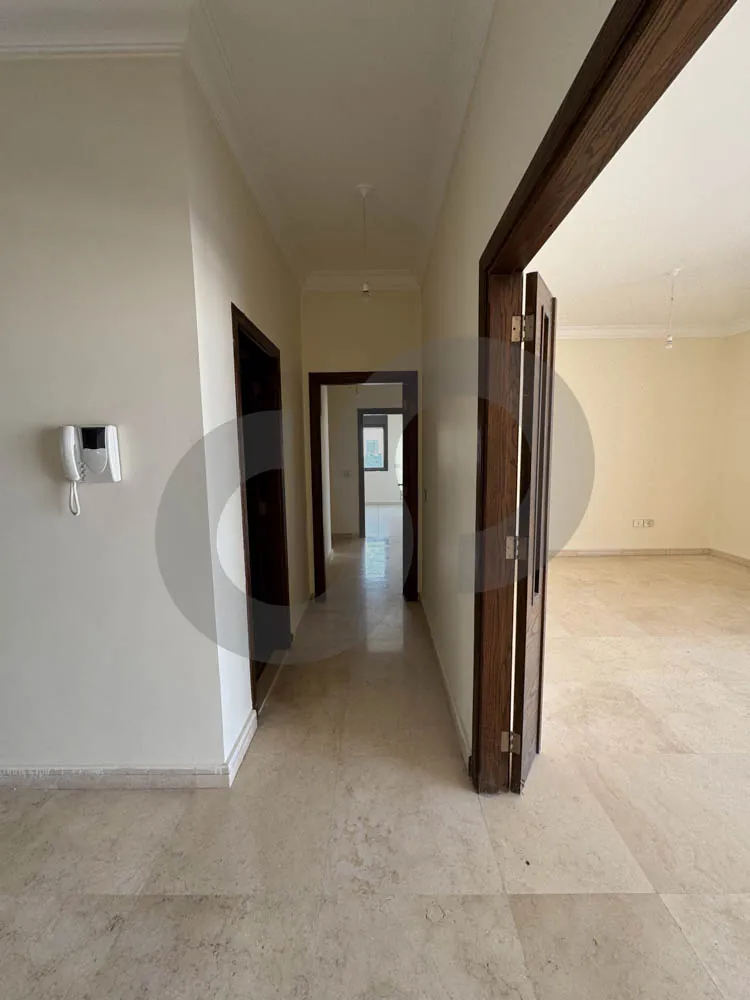 prime residential area/well-maintained building/open views/BADARO,BEIRUT — الصورة 3