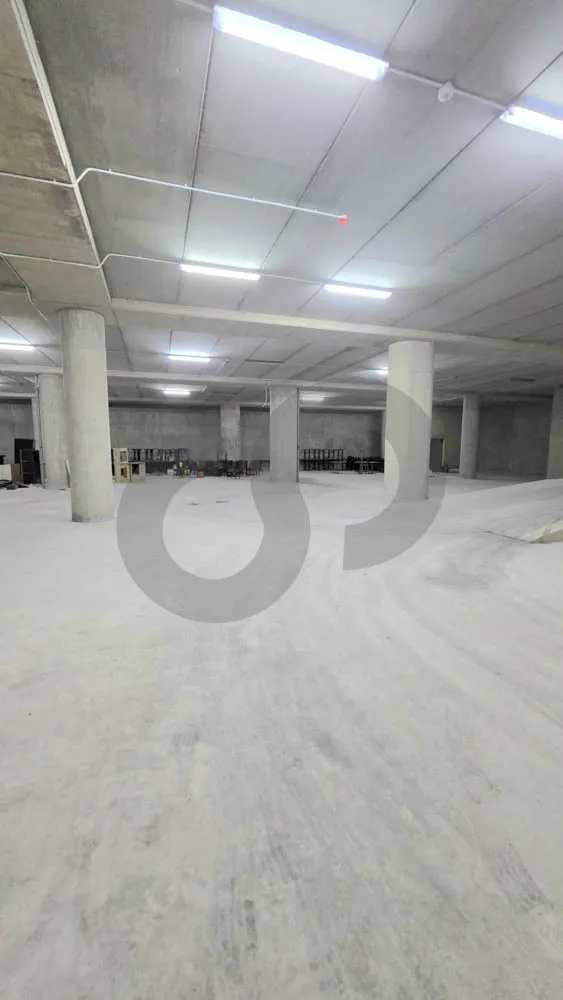 Warehouse /Prime Location/directly in the highway /Kfarhbab ,KESEROUAN — الصورة 2