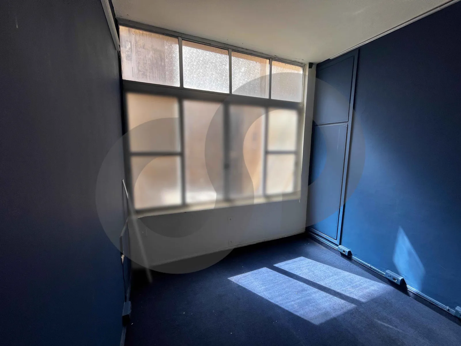 OFFICE/PRIME LOCATION/Mar Elias Main Street/BEIRUT / high visibility and easy accessibility — الصورة 2