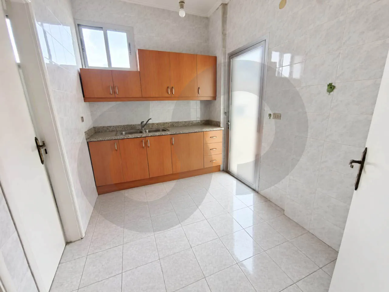 Apartment for Sale/Calm Street/2 mins away from Achrafieh and City Center/FURN AL CHEBAK-BEIRUT — الصورة 2