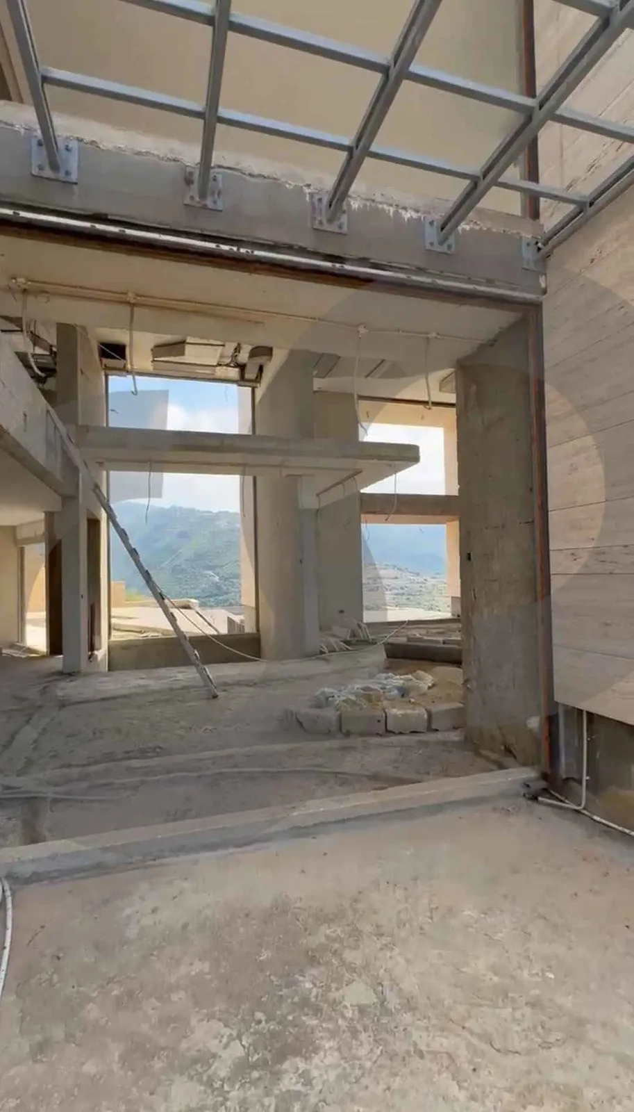 UNFINISHED VILLA/5 MASTER BEDROOMS/INFINITY POOL/UNOBSTRUCTED SEA VIEW/EDDEH,JBEIL — الصورة 3