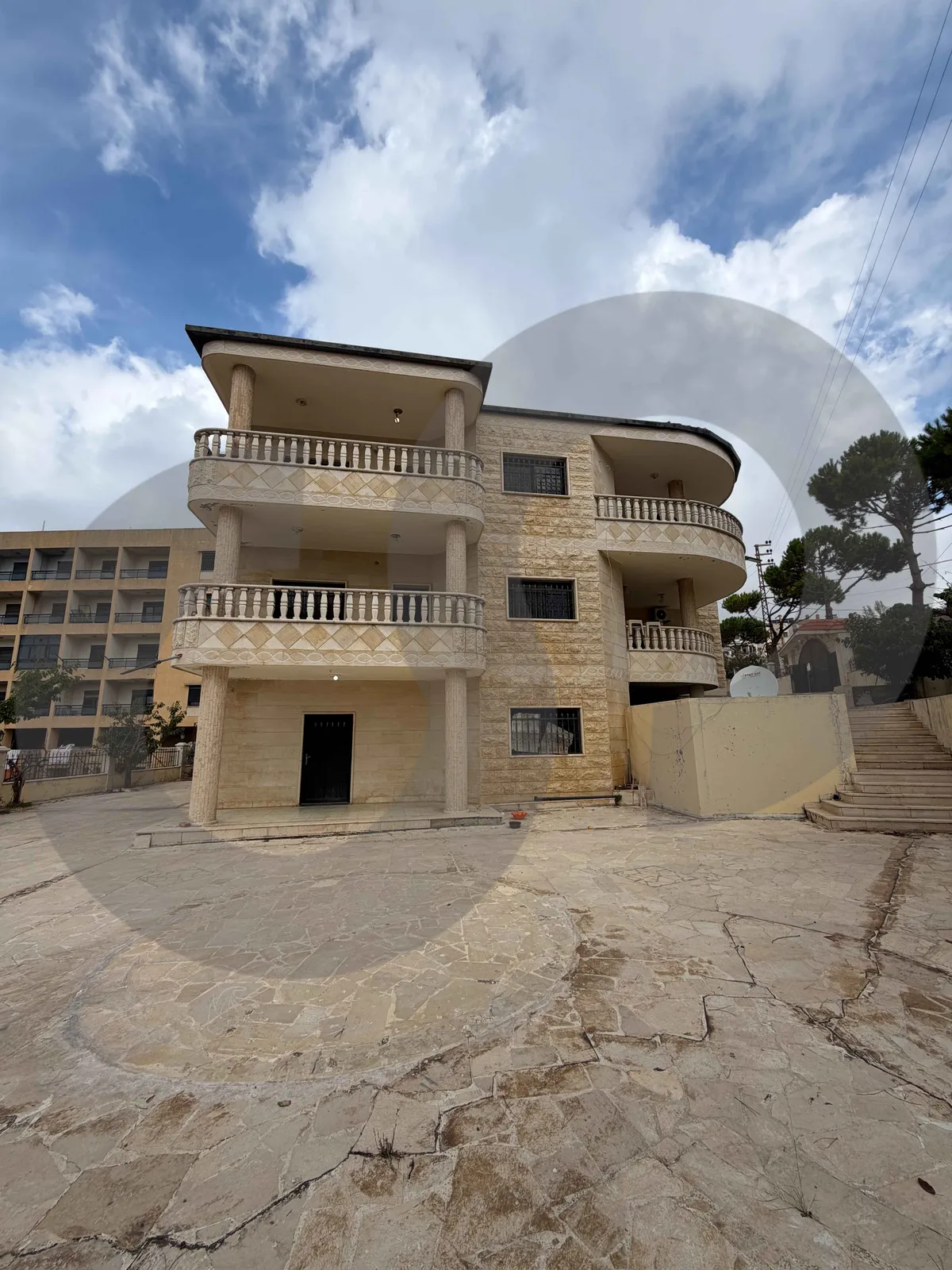VILLA/1250 sqm Land/750 sqm BUA/Large outdoor spaces/Very Calm Area/Rwaysat - Sawfar,ALEY — الصورة 3