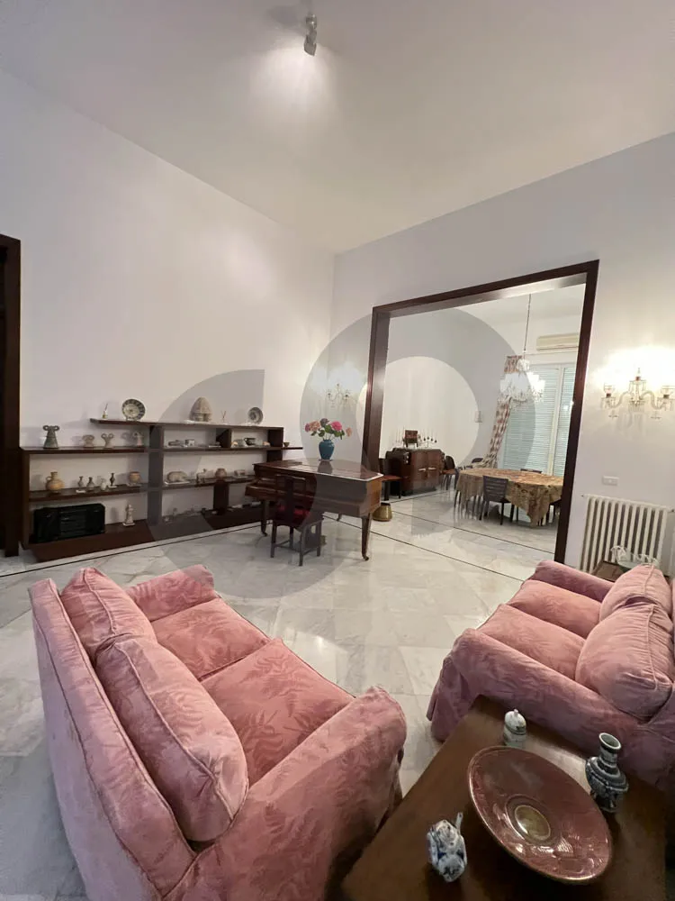 traditional building/generous proportions/private terrace/ACHRAFIEH,BEIRUT — الصورة 2