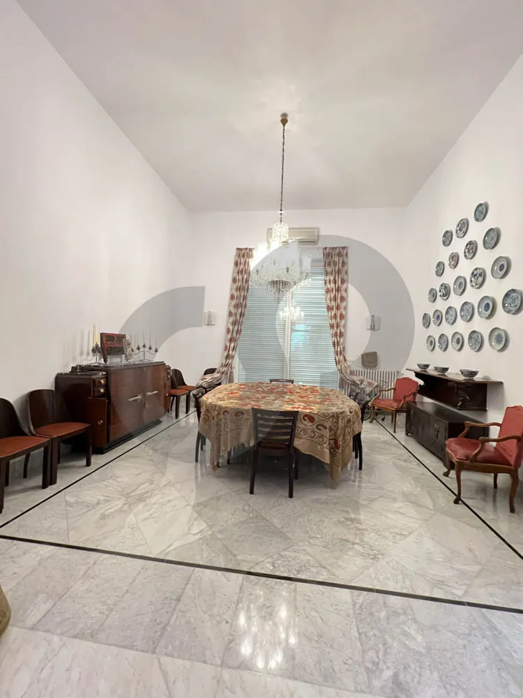 traditional building/generous proportions/private terrace/ACHRAFIEH,BEIRUT — الصورة 3