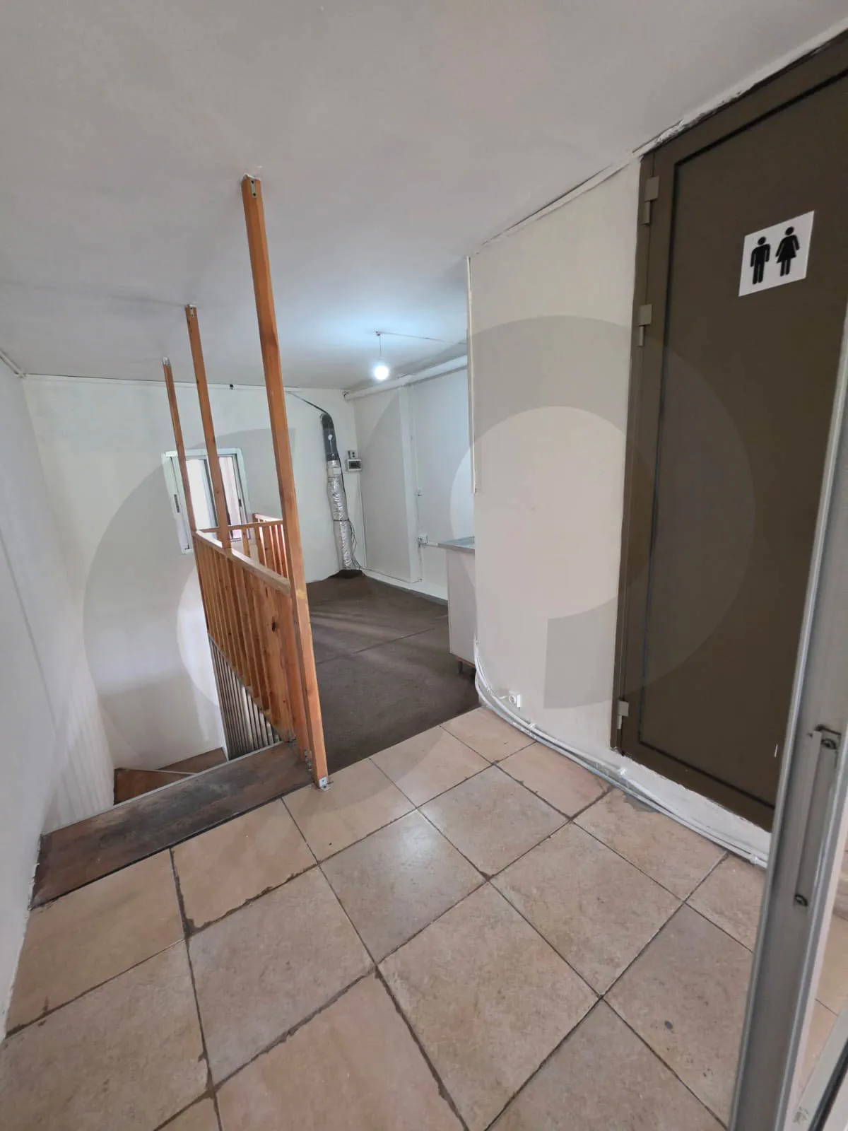 Shop for Sale/Main Road/Easy Access/BOURJ HAMMOUD-METN — الصورة 2