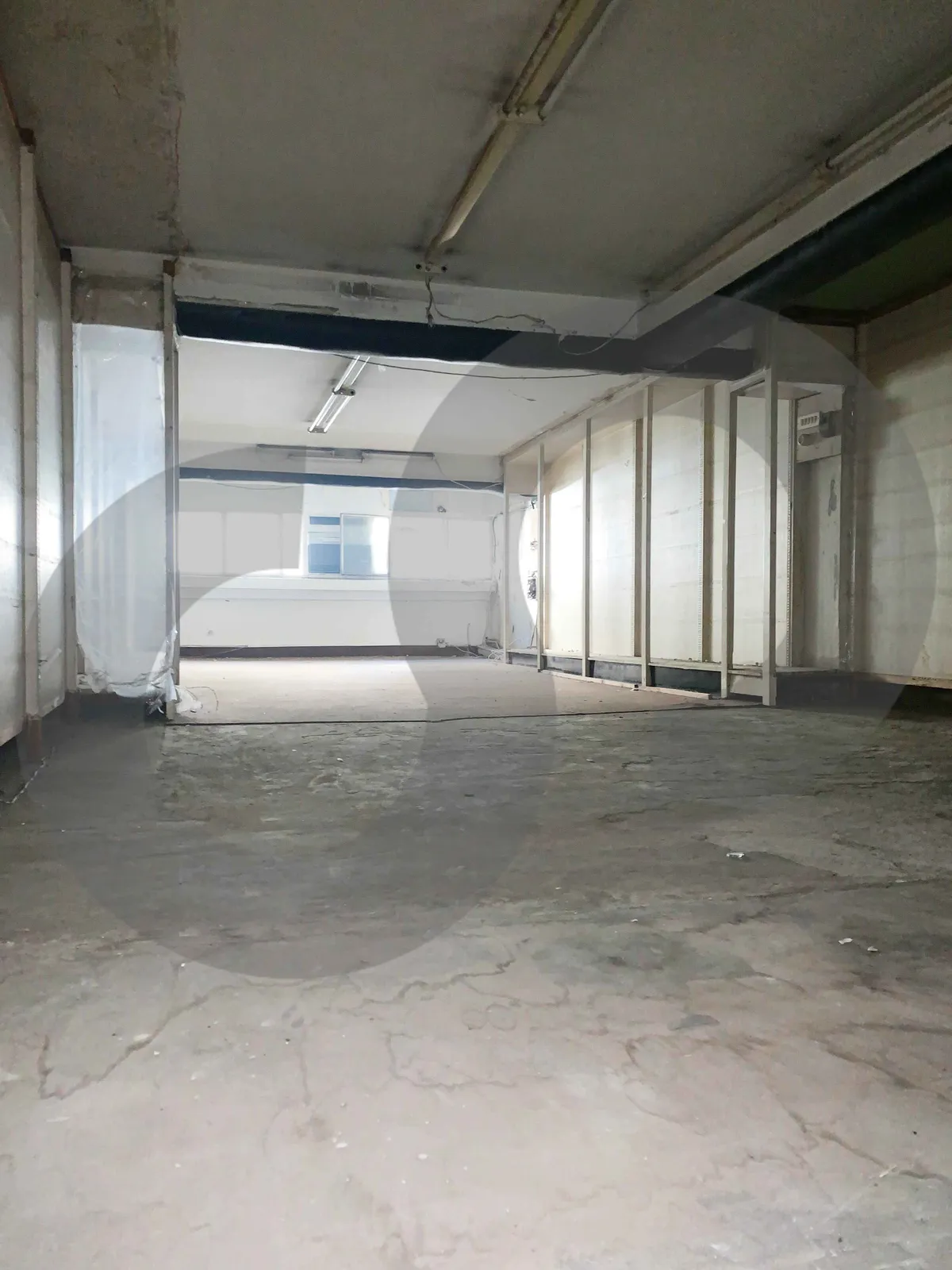 3 FLOORS SHOP/very active location in TRIPOLI,mar maroun street — الصورة 3