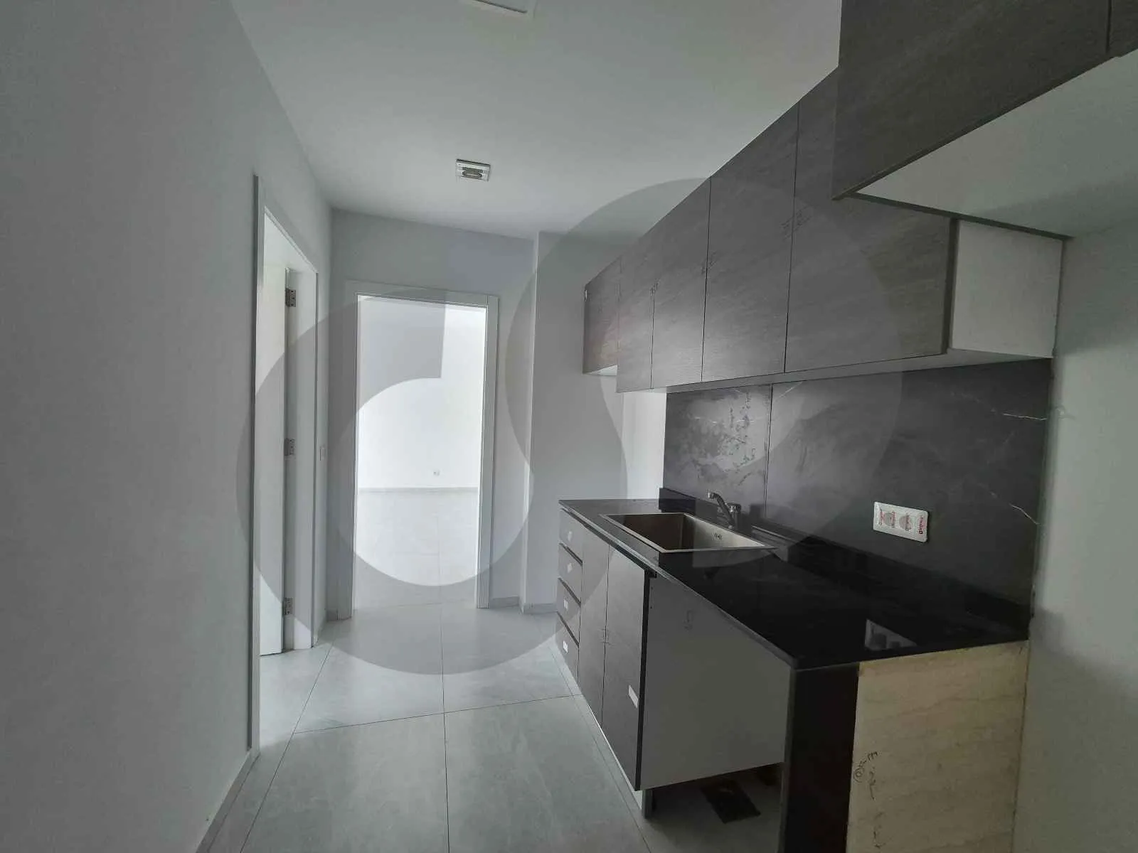 BRAND NEW OFFICE/overlooking the Main Road/BAOUCHRIE,METN — الصورة 3