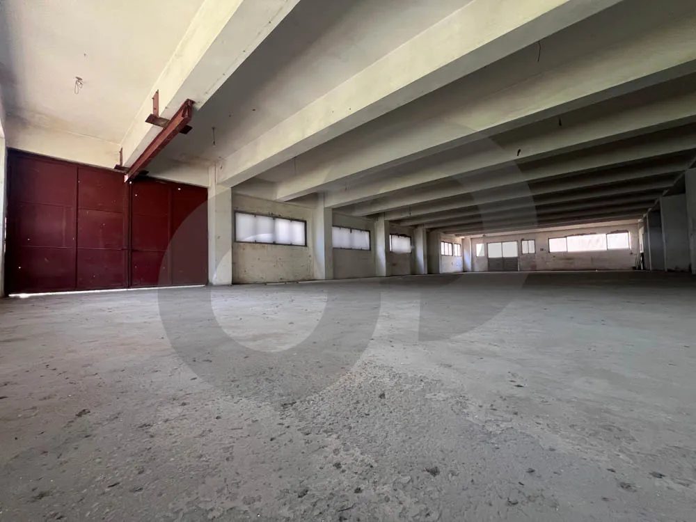 spacious/commercial space/Open Layout /easy access/Nahr el mot,metn — الصورة 2