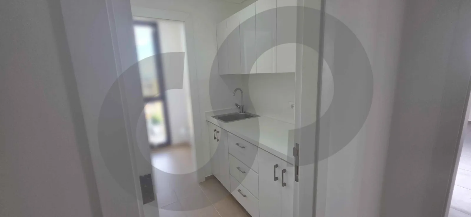 PRIME OFFICE FOR RENT – KOUSBA, KOURA /excellent accessibility — الصورة 3