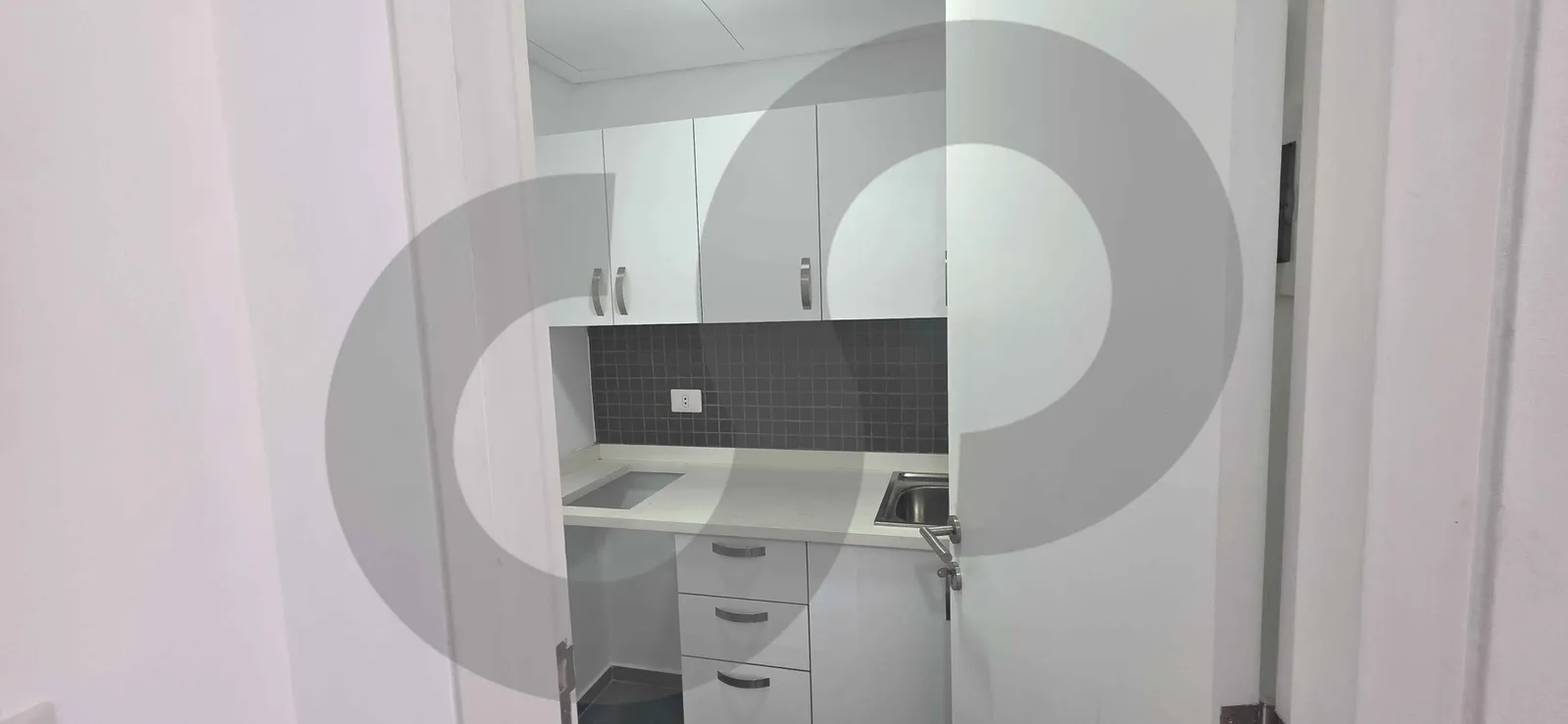 100 SQM OFFICE/PRIME HIGHWAY LOCATION/FOR RENT/ kousba - koura — الصورة 2