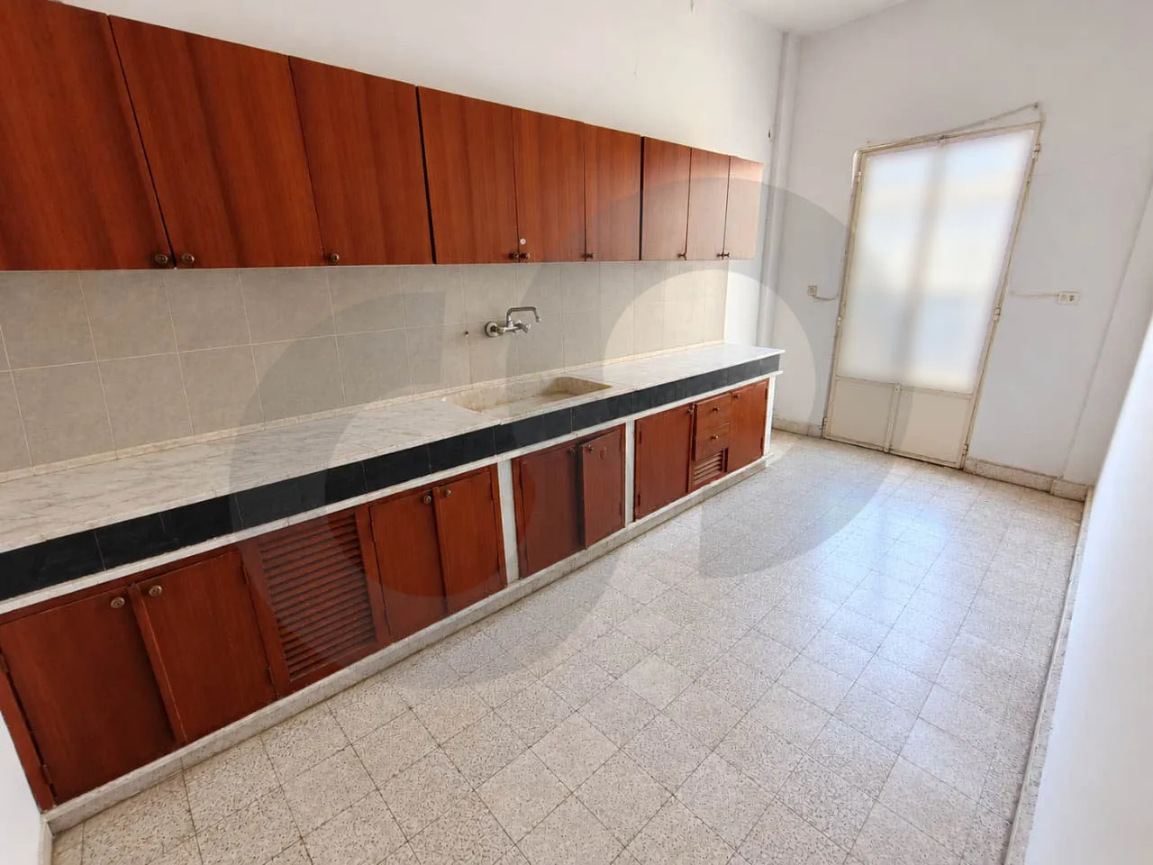 Apartment for sale/Needs Renovation/Easy Access/AIN EL REMMANEH-BEIRUT — الصورة 2