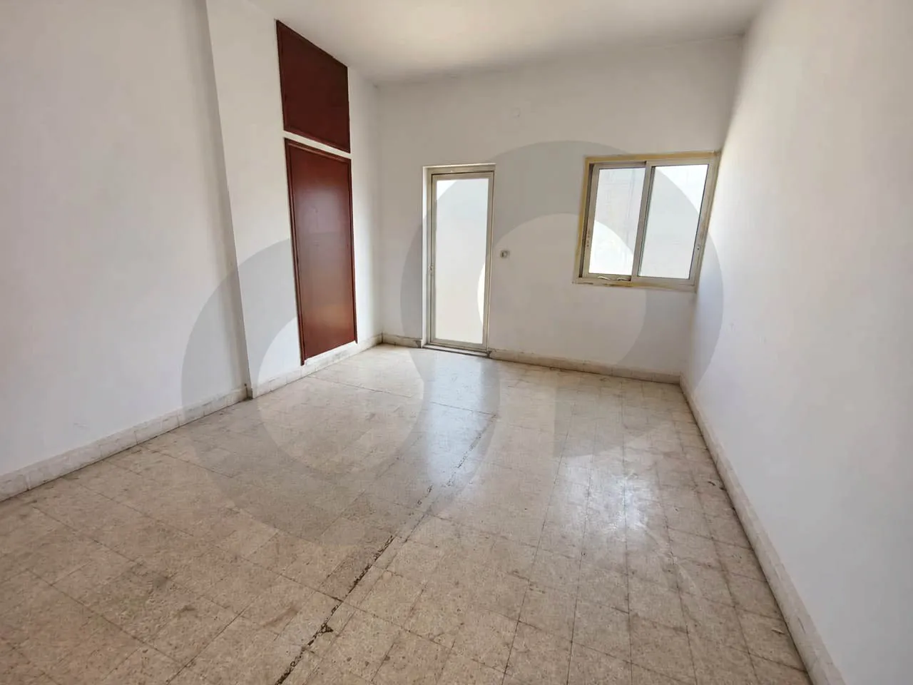 Apartment for sale/Needs Renovation/Easy Access/AIN EL REMMANEH-BEIRUT — الصورة 3