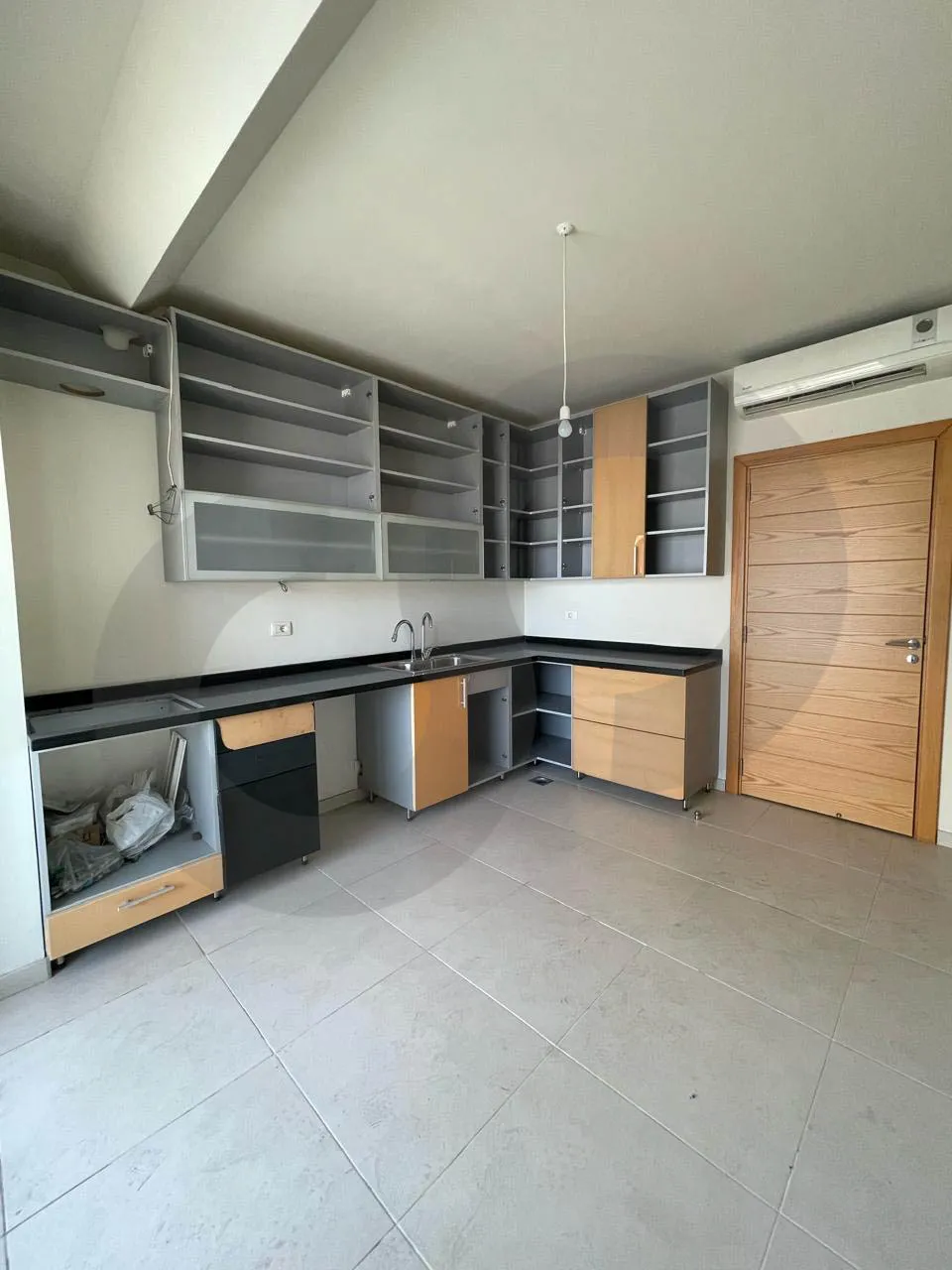Apartment for Sale/Prime Location/very well-maintained /ACHRAFIYEH-BEIRUT — photo 2
