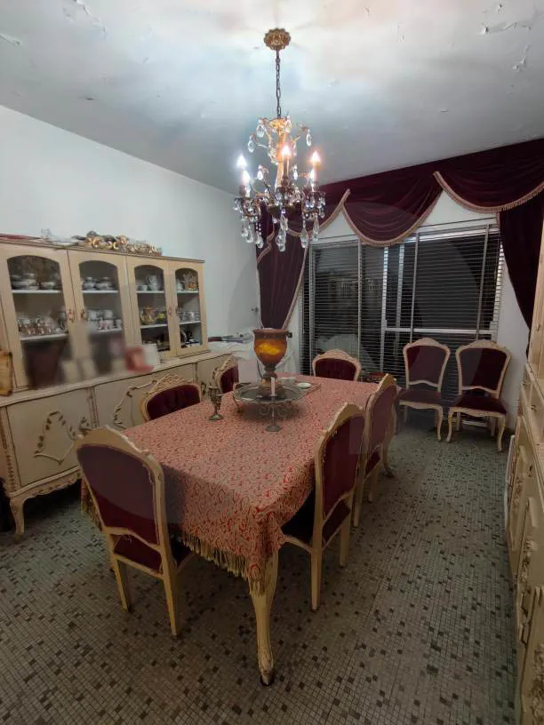 Spacious Apartment for Sale/Well-maintained residential building/Calm Area/KORAYTEM-BEIRUT — الصورة 3