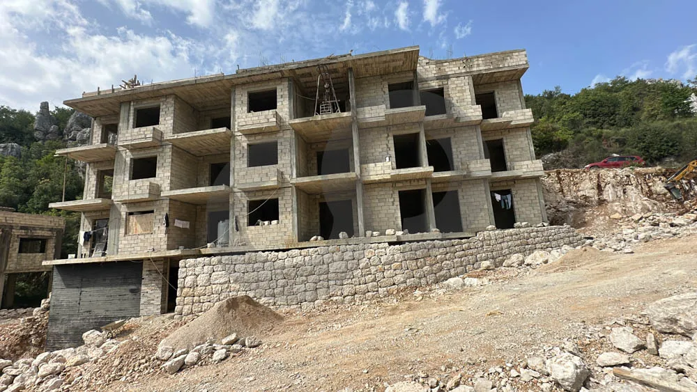 Under construction /pool/prime location/mountain view/Faitroun,keserouan — الصورة 2
