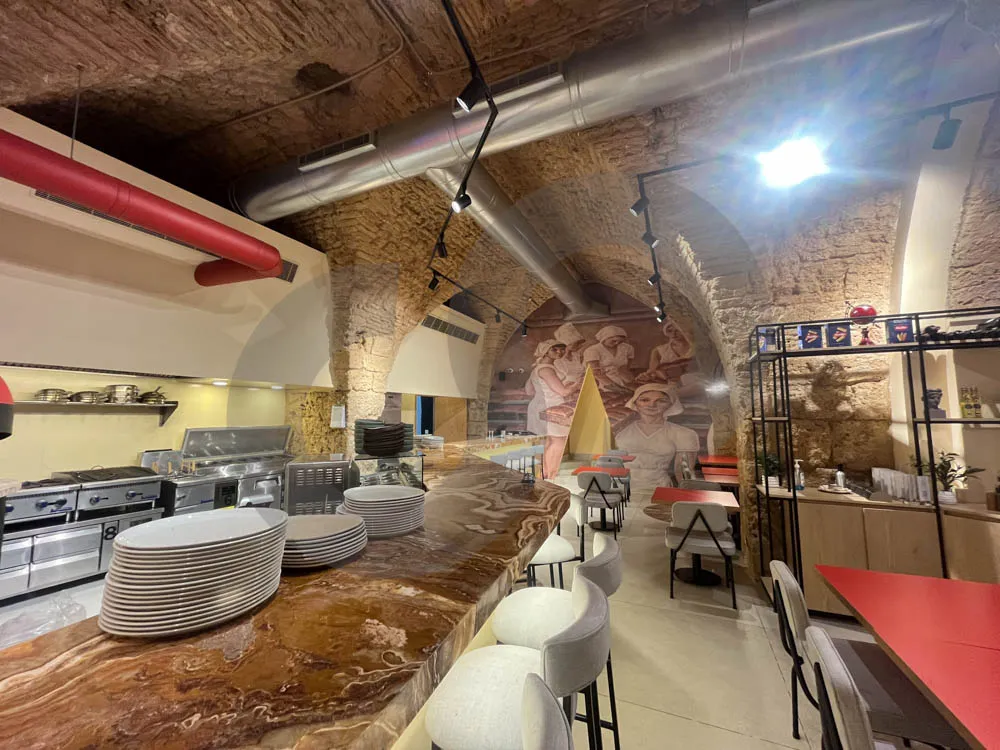 high-traffic area/fully equipped and furnished/ MAR MIKHAEL, BEIRUT — الصورة 3