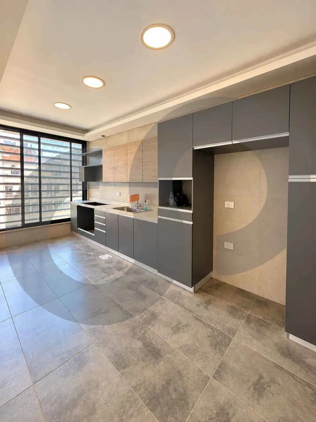 Very Well-Maintained Building/PRIME LOCATION/gated community/ JAL EL DIB,METN — الصورة 2