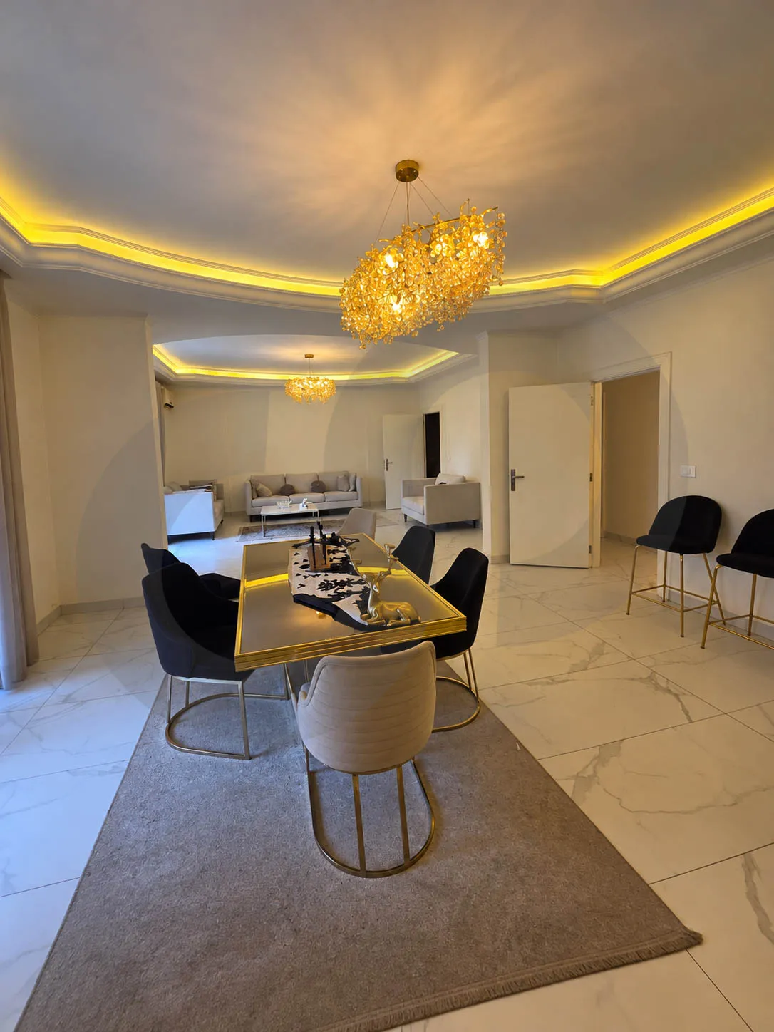Spacious Apartment for sale/Fully Furnished And Decorated/TALAAT YAZBEK-BEIRUT — photo 2