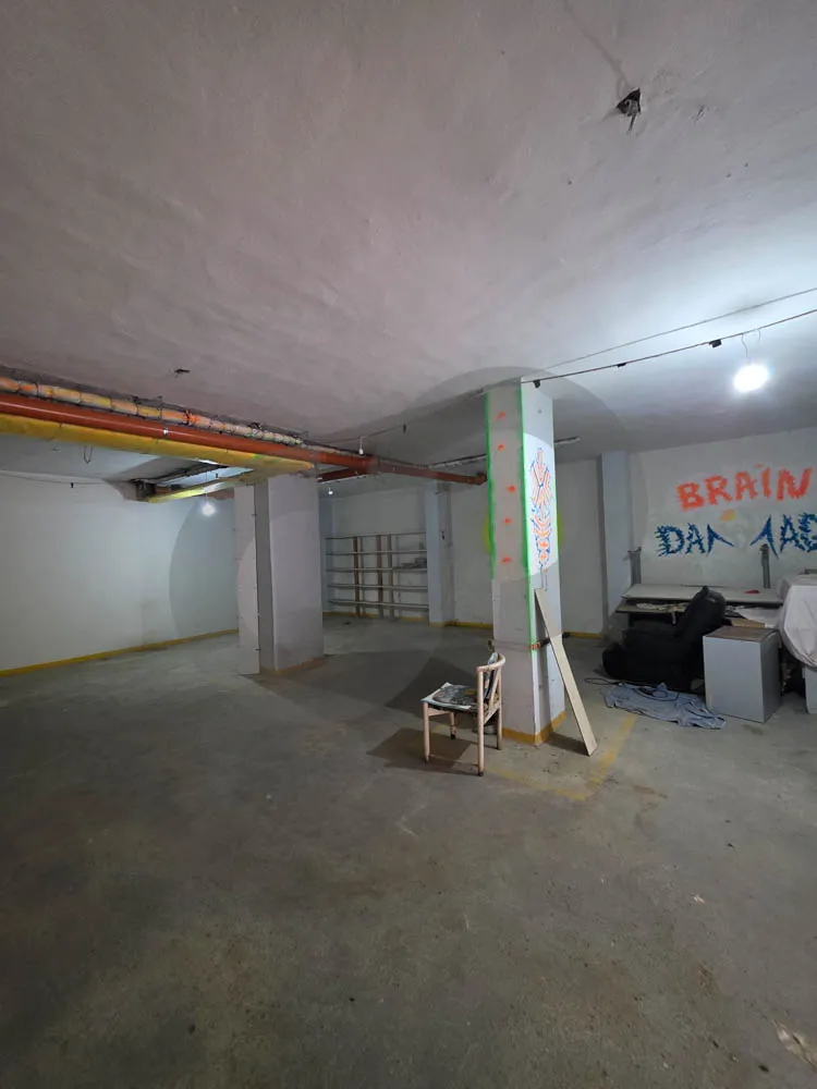 ground-floor warehouse/spacious entrance /high ceilings/Broummana,METN — الصورة 2