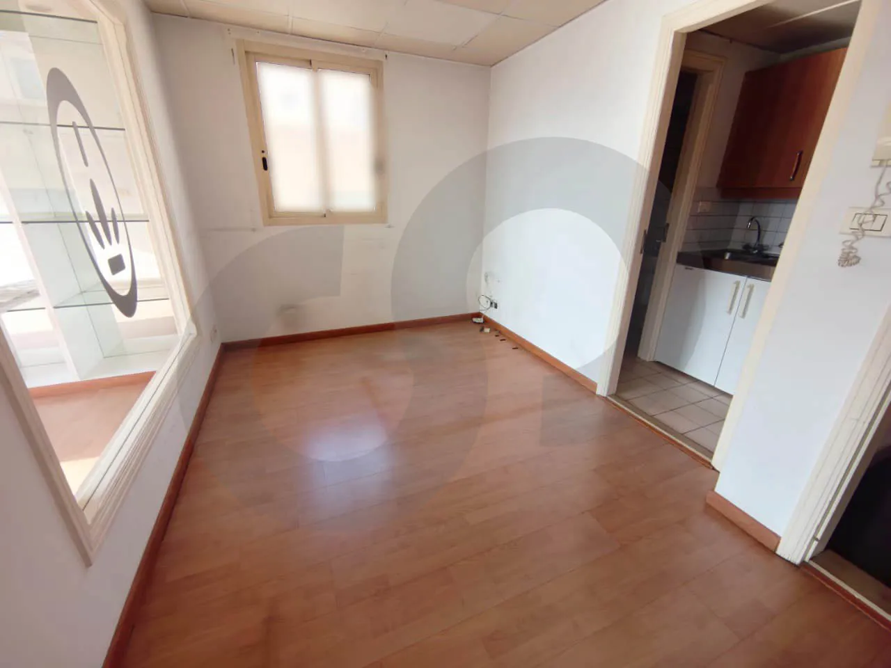 Office for rent/Prime location/Easy access/BADARO-BEIRUT — الصورة 2
