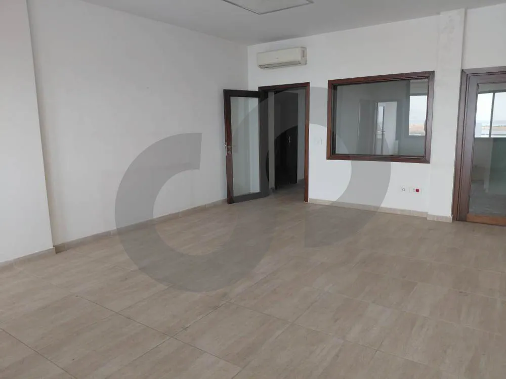 office /excellent accessibility/security/prime commercial location/dora,metn — الصورة 2