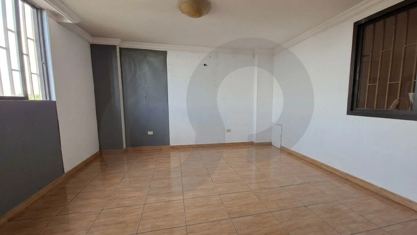 Prime Commercial Shop For Rent/directly on the main road/KAHALEH-ALEY — الصورة 2